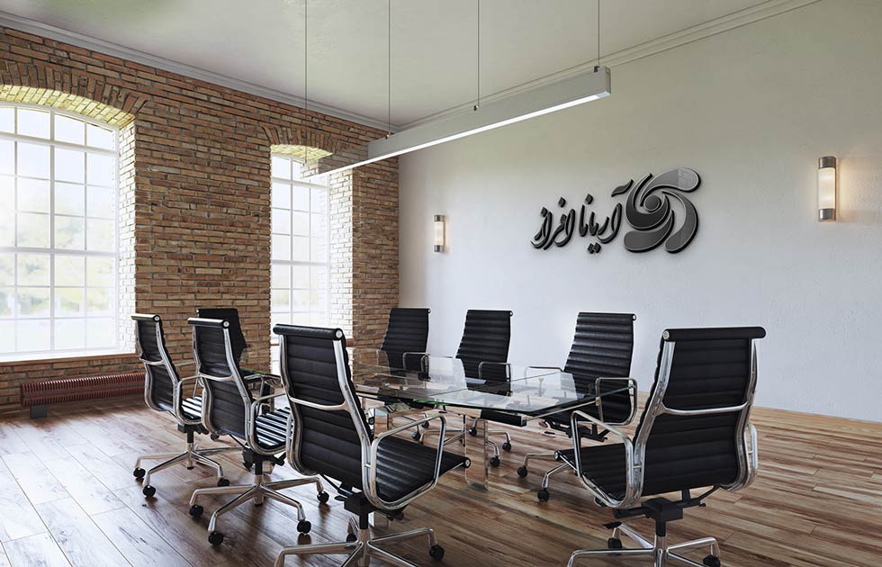 درباره آریانا افراز